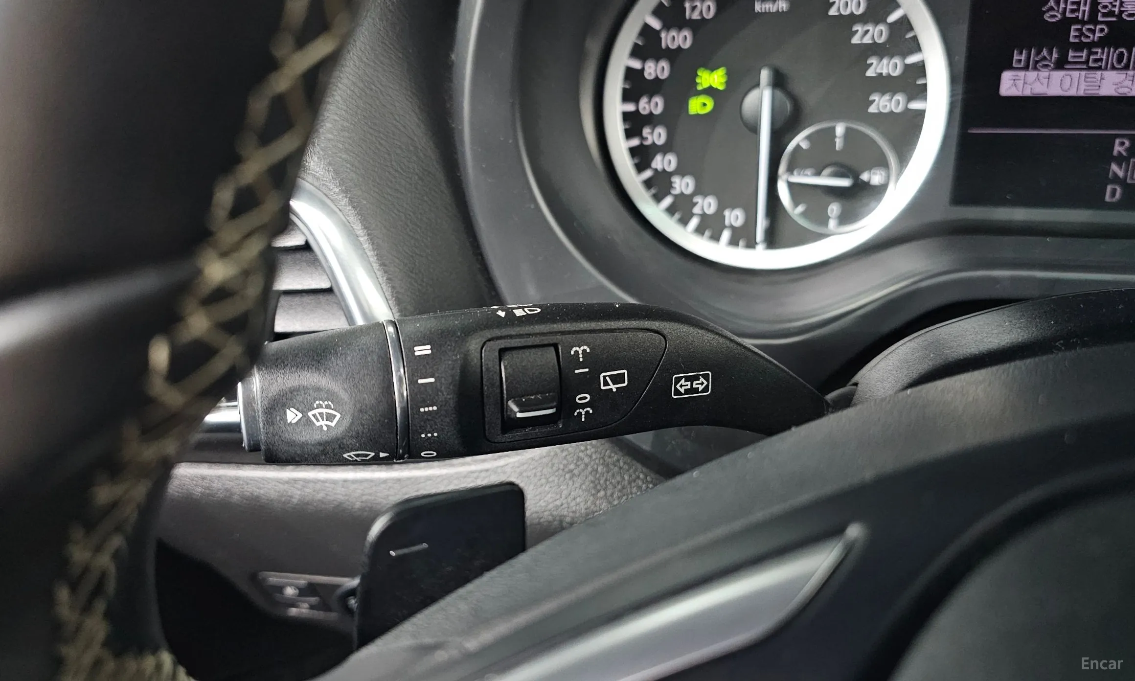 Infiniti Q30 превью 19