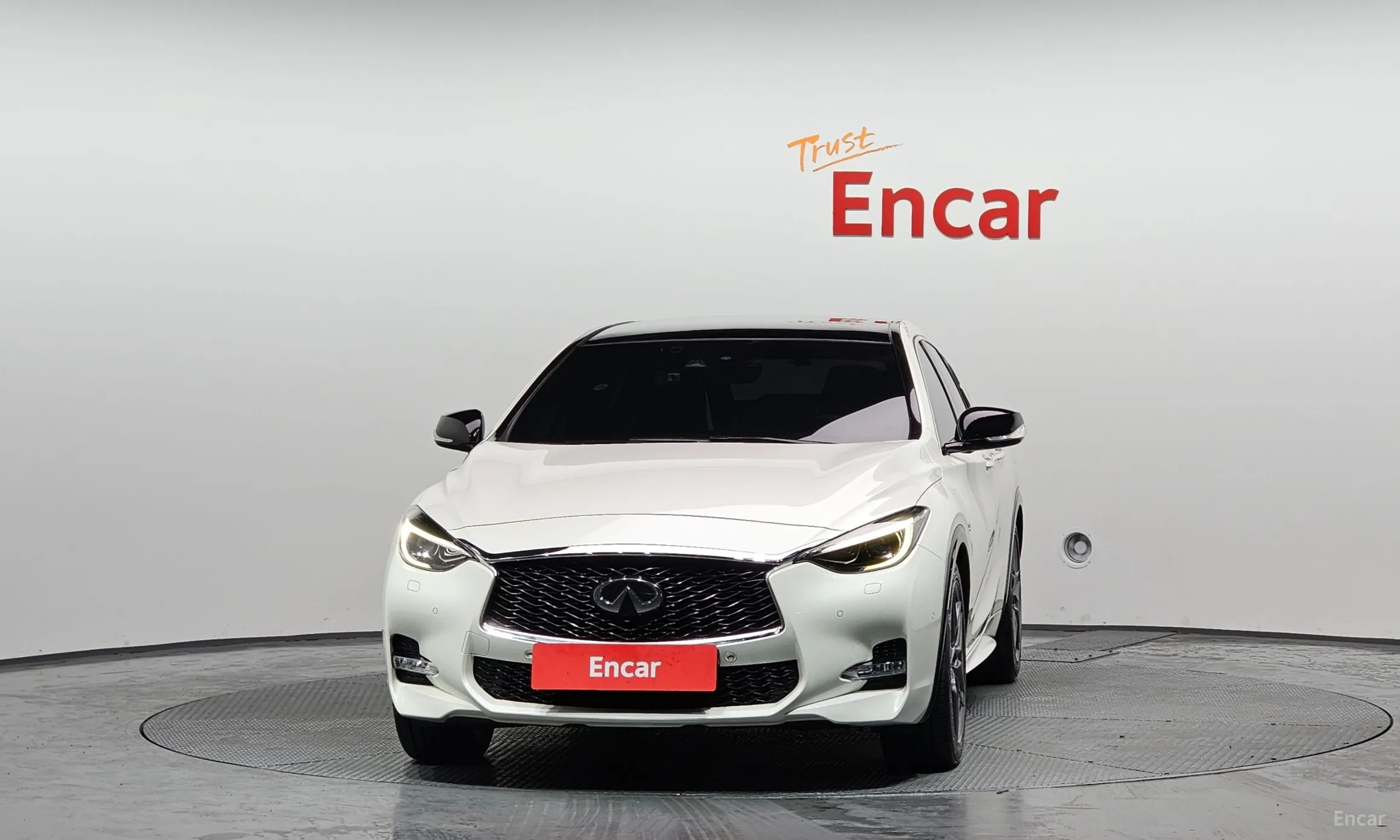Infiniti Q30 превью 3