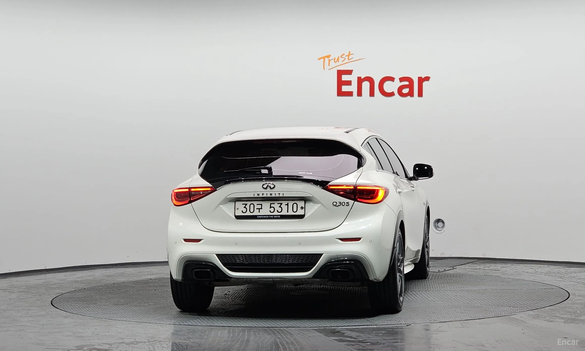 Infiniti Q30 превью 4
