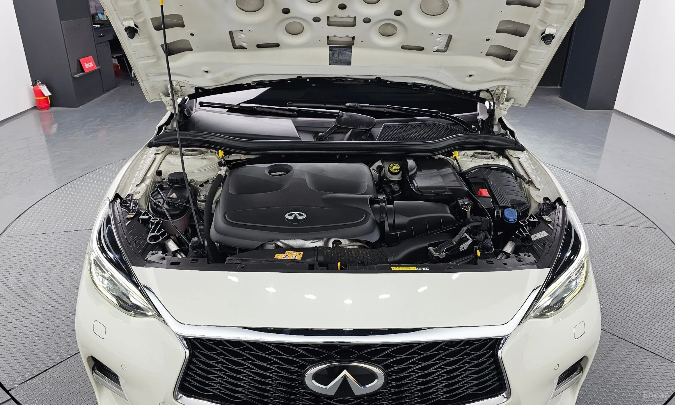 Infiniti Q30 превью 6