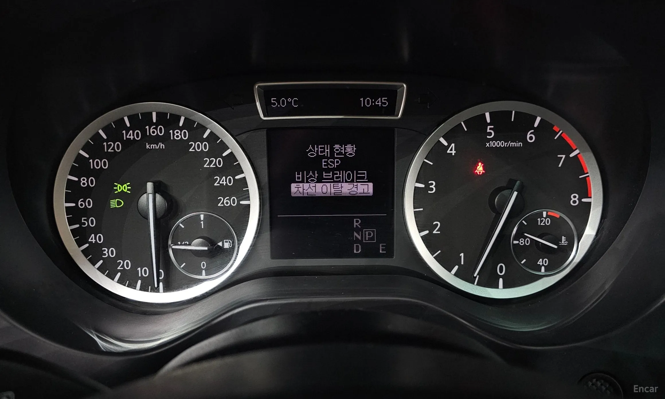 Infiniti Q30 превью 8