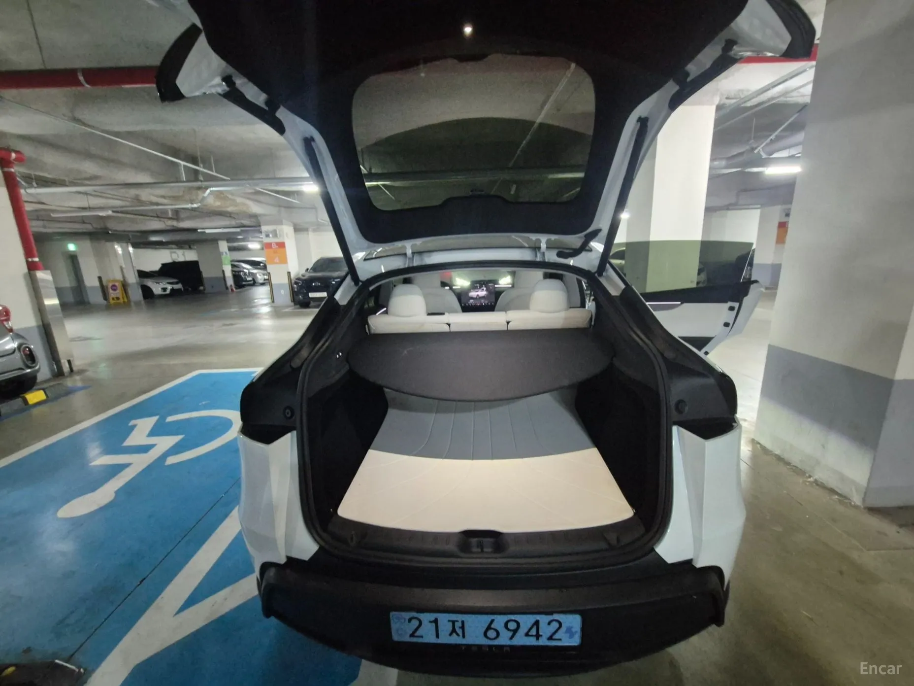 Tesla Model Y превью 12