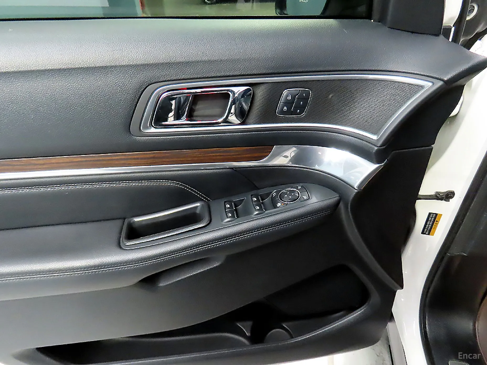 Ford Explorer превью 12