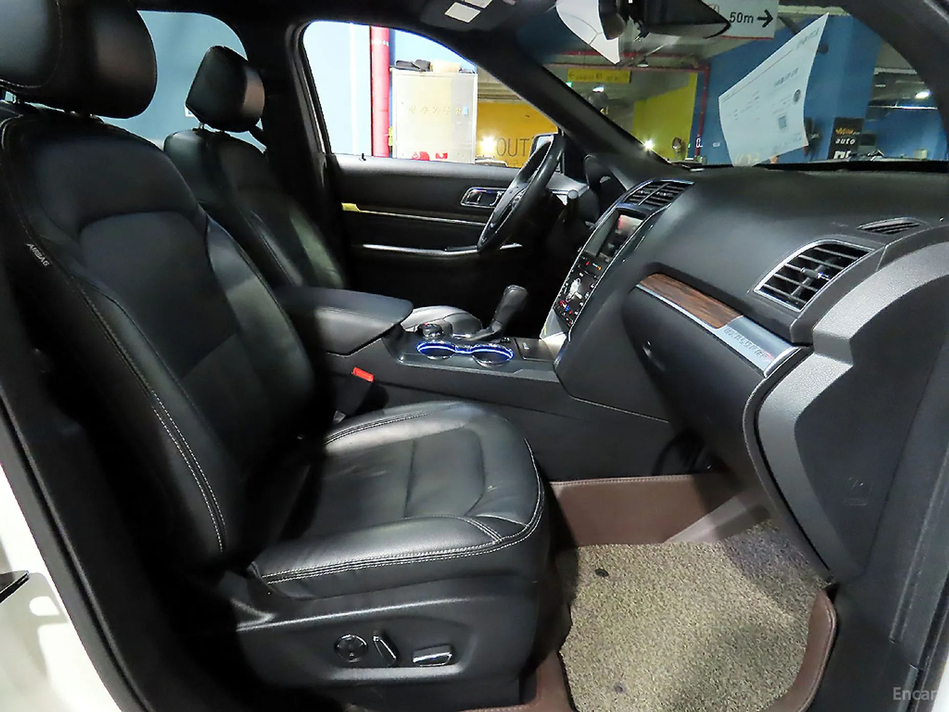Ford Explorer превью 17