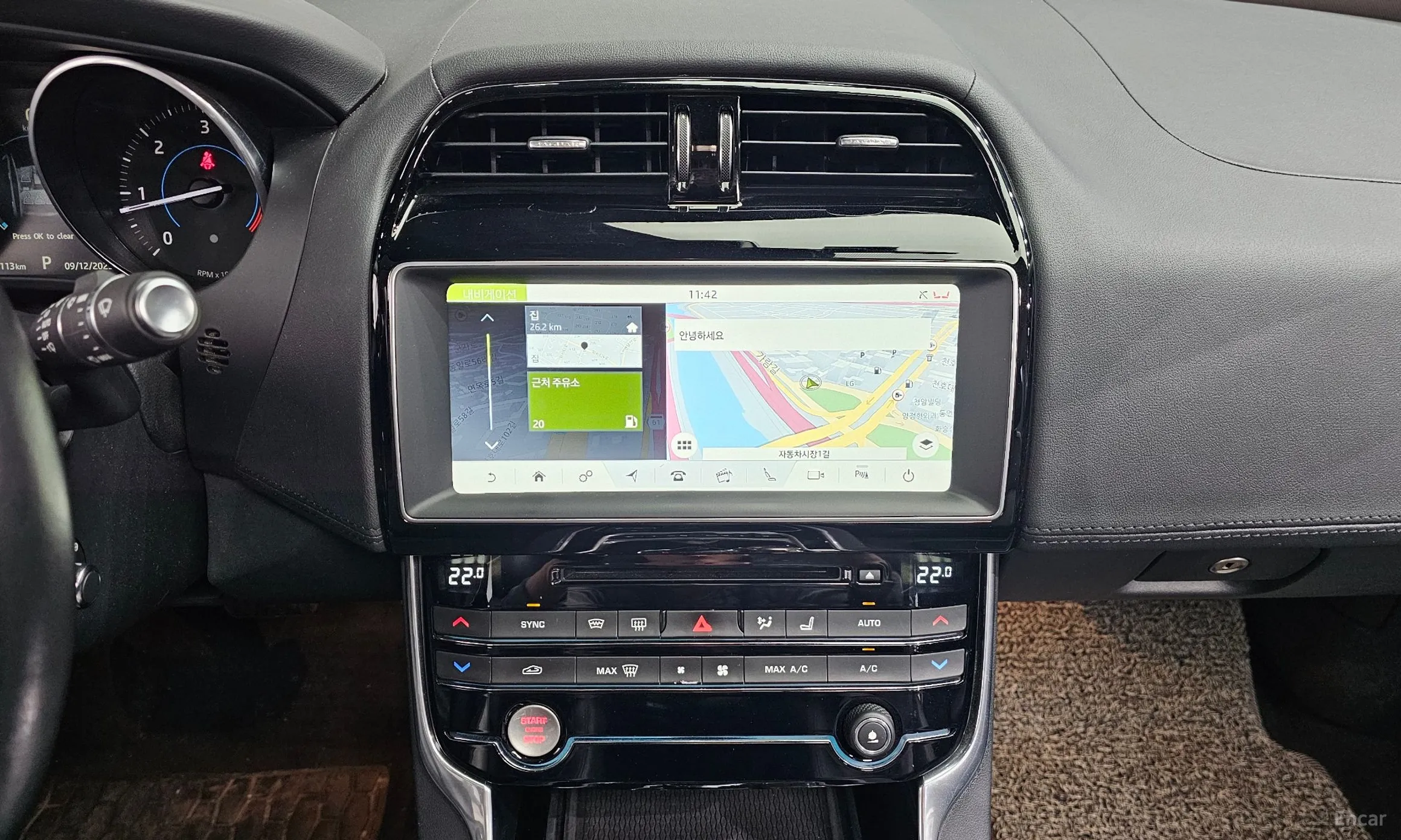 Jaguar XE превью 14