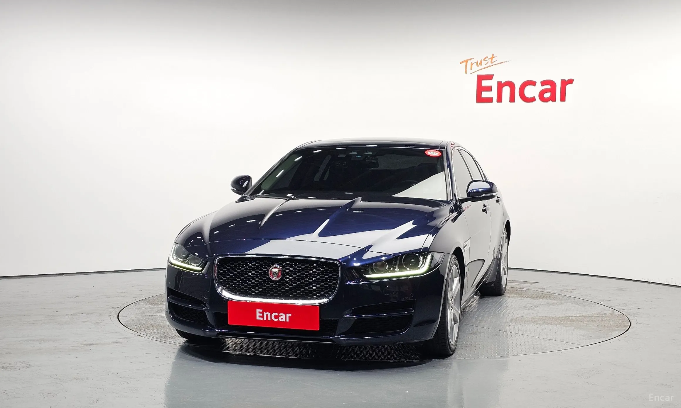 Jaguar XE превью 3