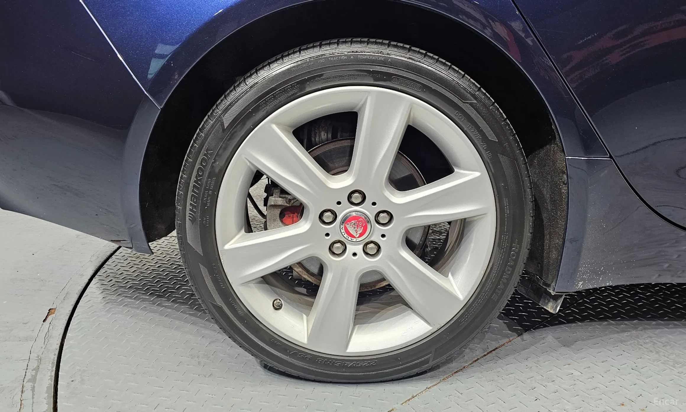 Jaguar XE превью 5