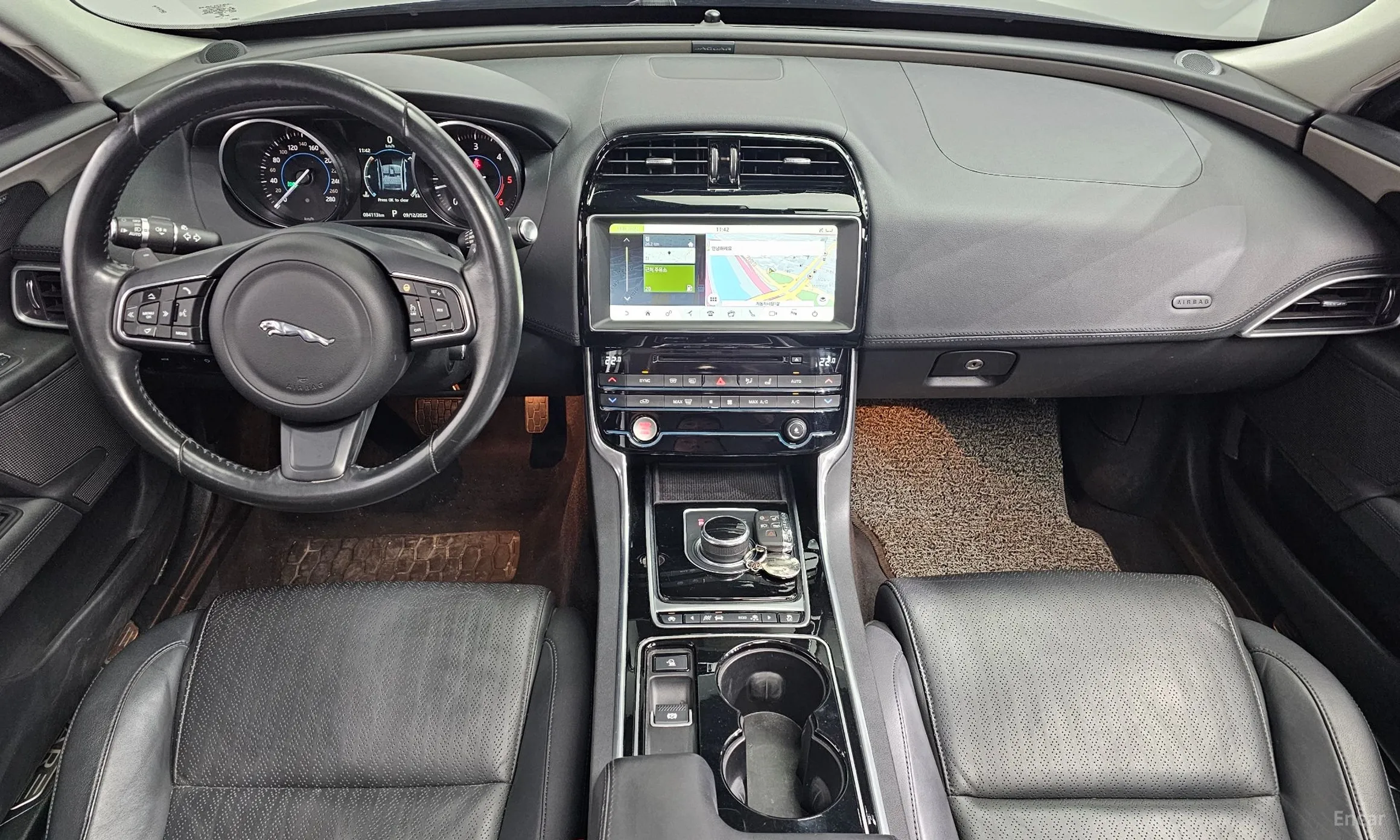 Jaguar XE превью 7