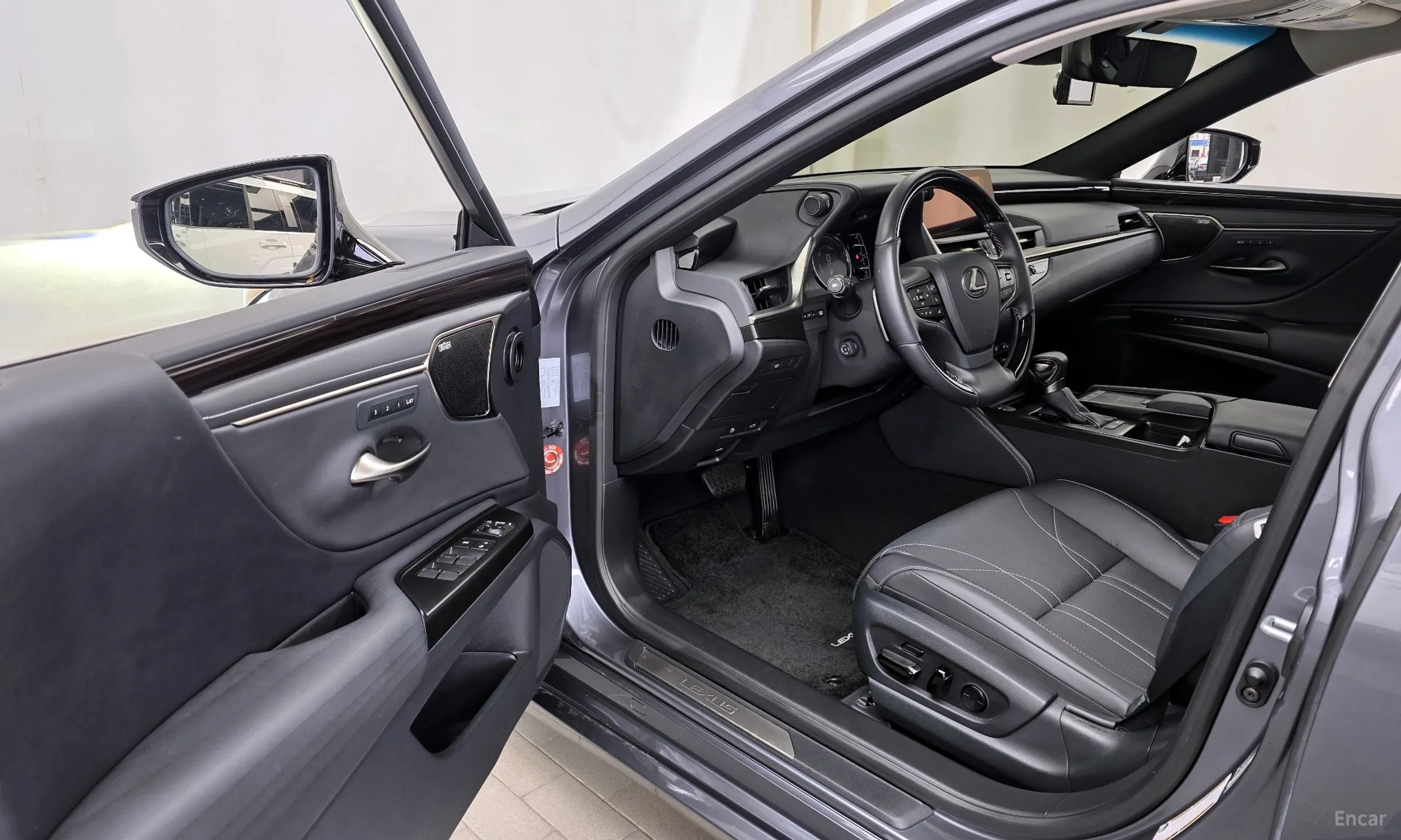 Lexus ES300h 7th Generation превью 10
