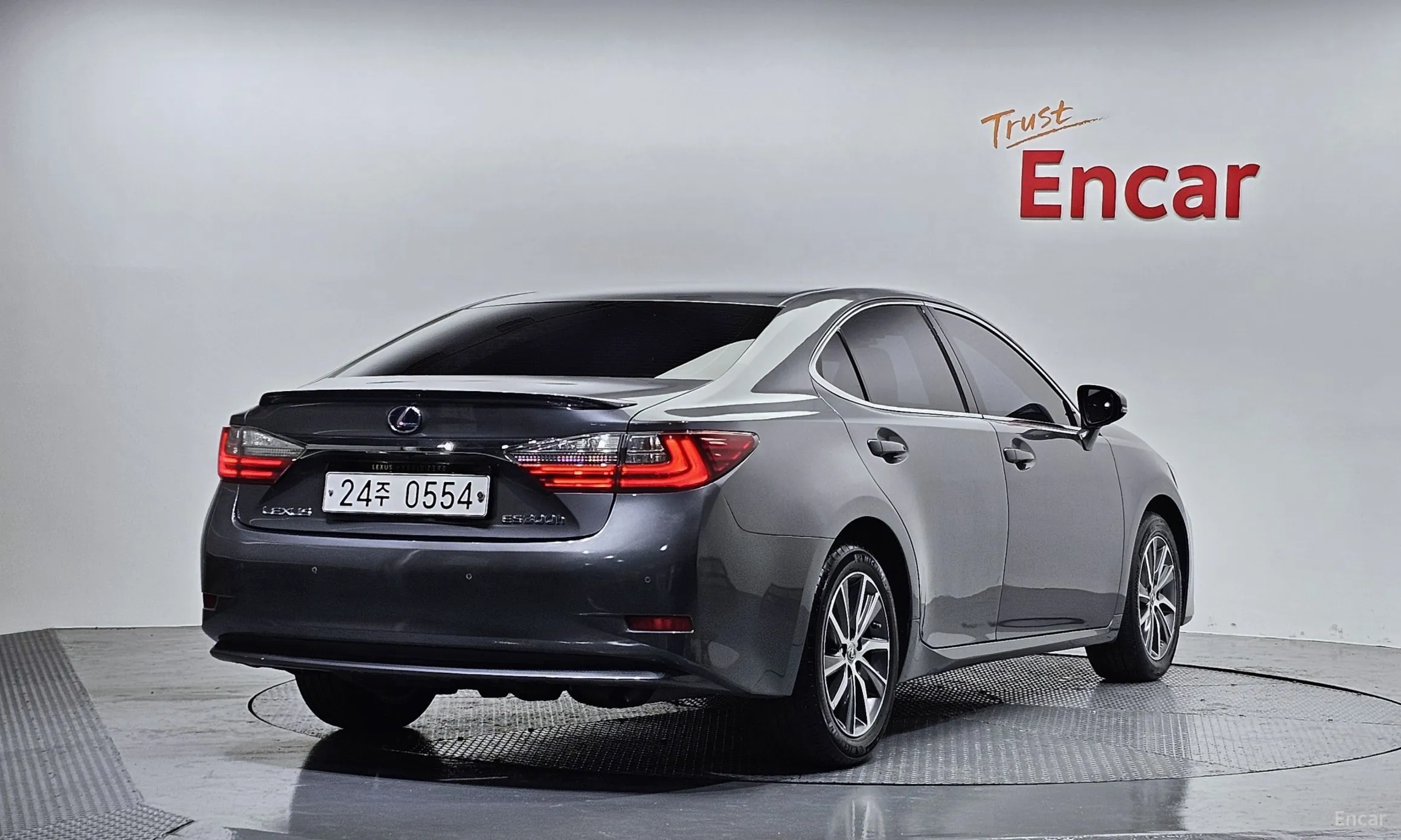 Lexus New ES300h