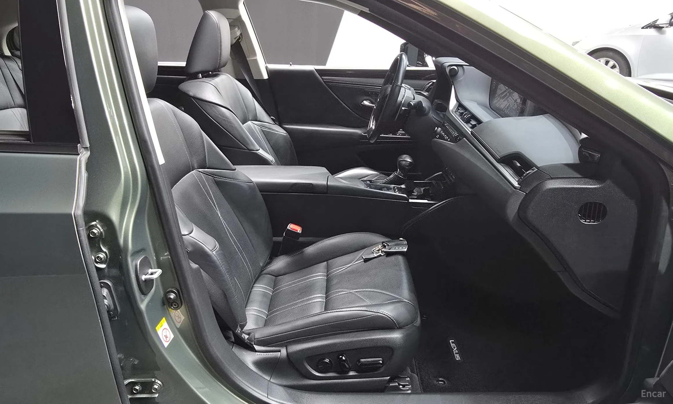 Lexus ES300h 7th Generation превью 10