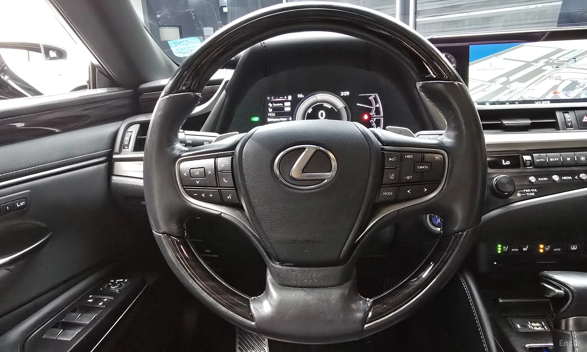 Lexus ES300h 7th Generation превью 13