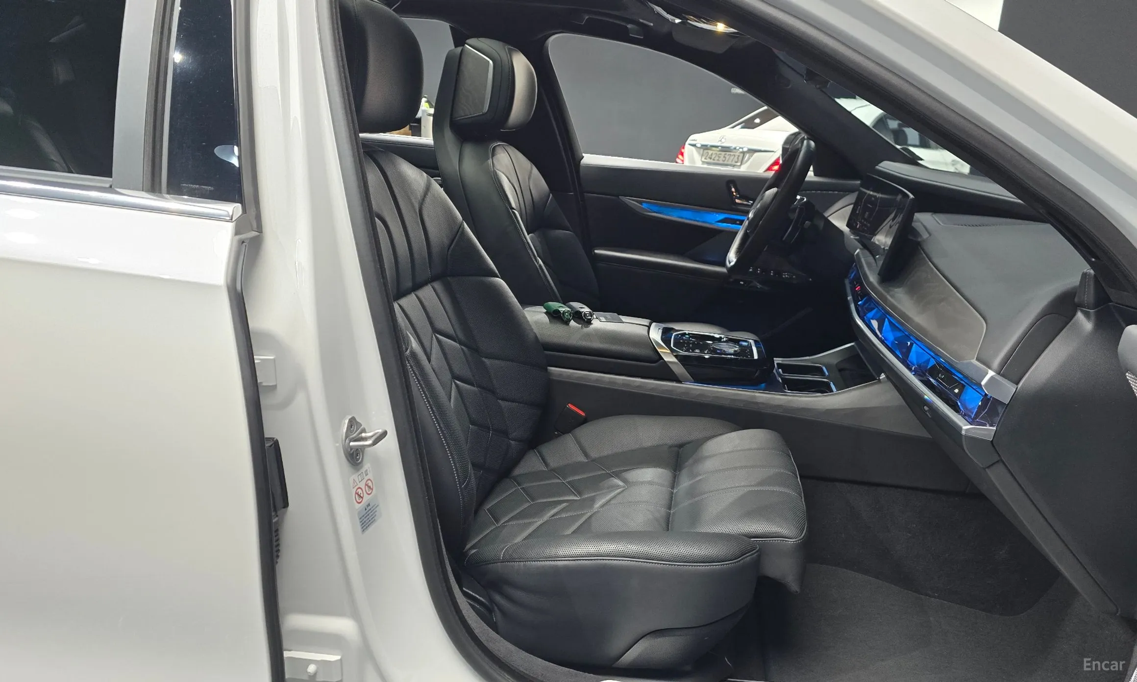 BMW 7 Series (G70) превью 10
