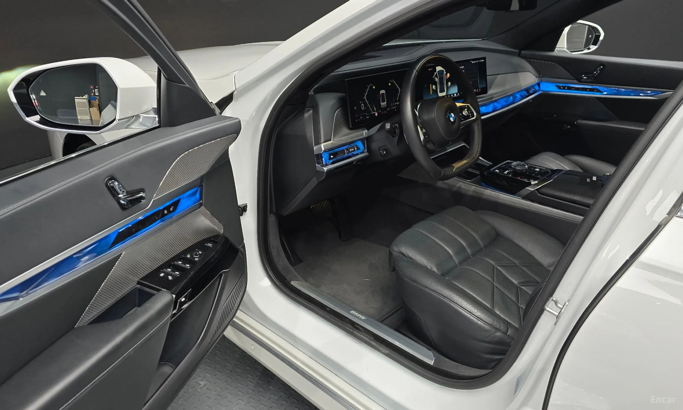 BMW 7 Series (G70) превью 11