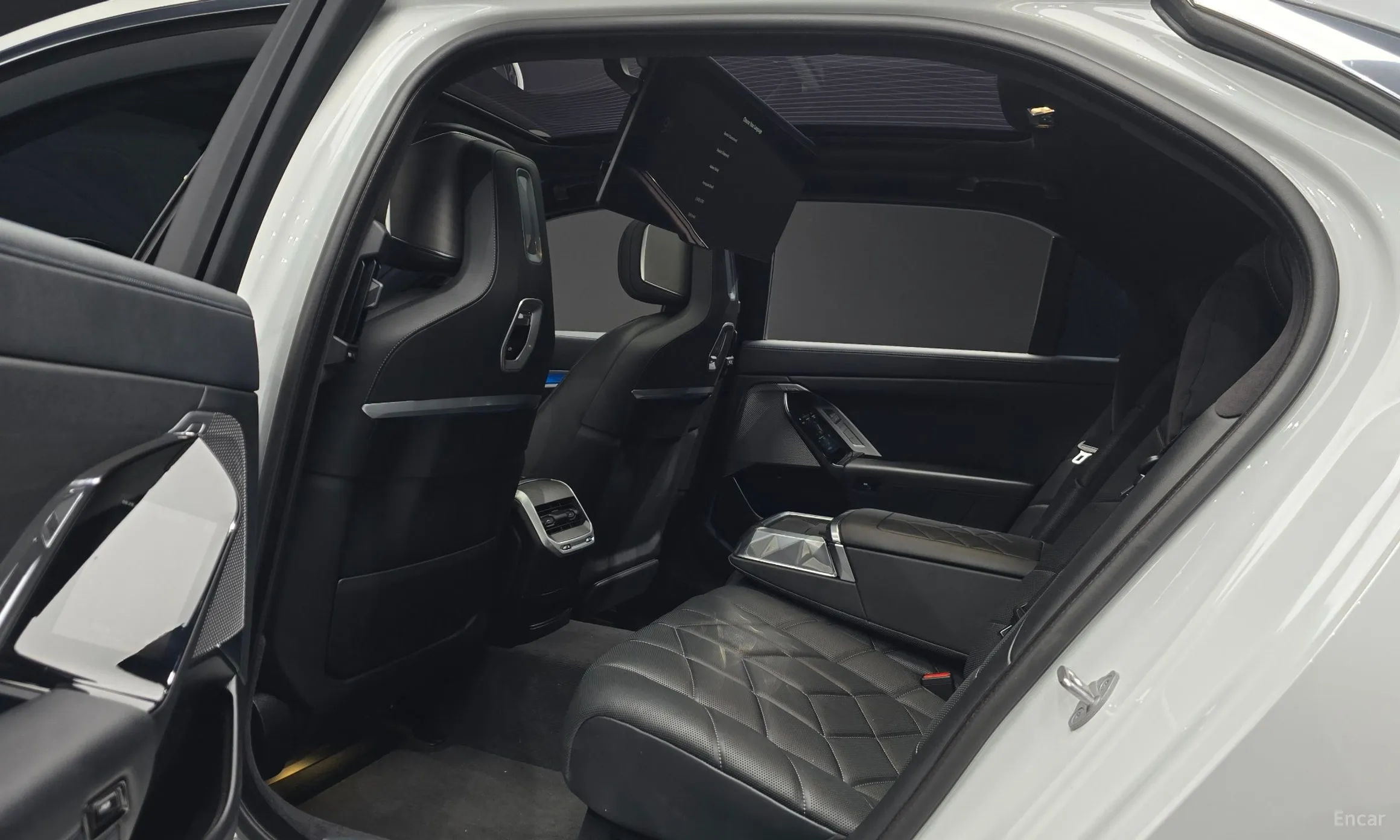 BMW 7 Series (G70) превью 12