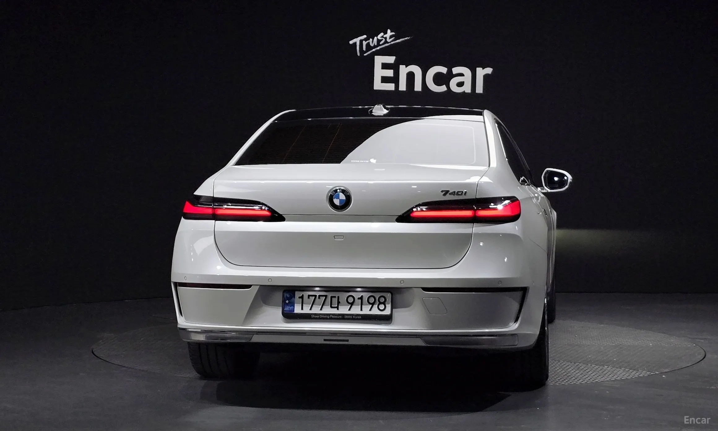 BMW 7 Series (G70) превью 4