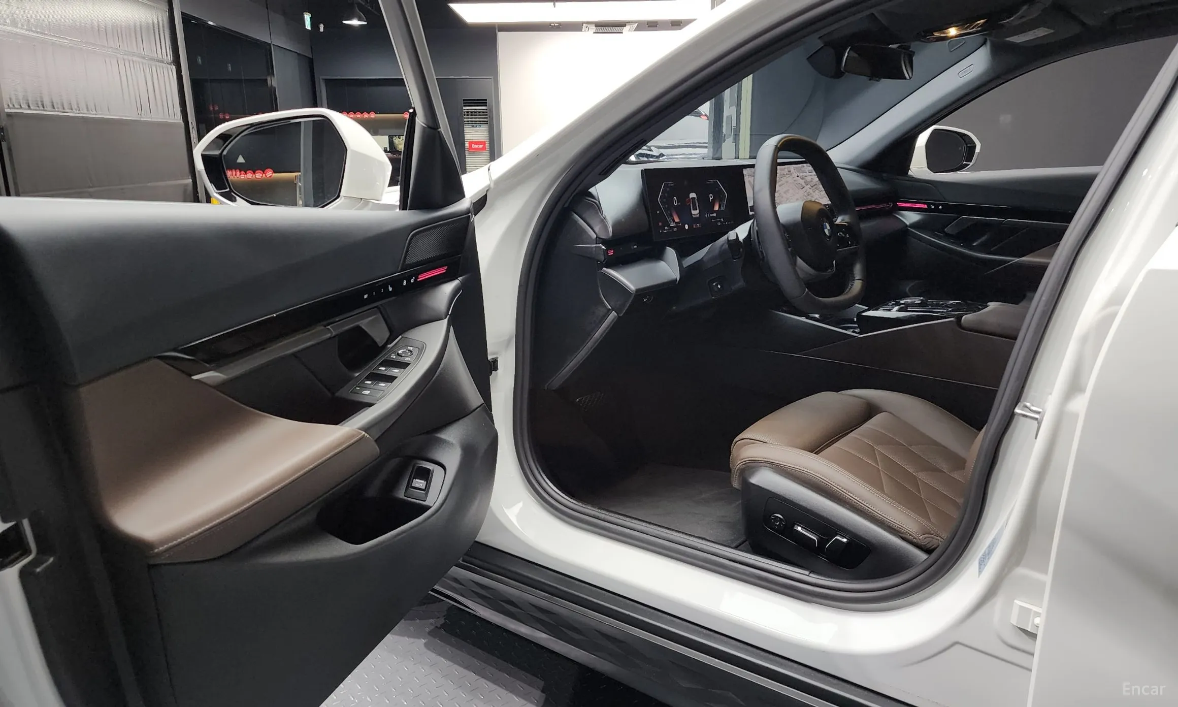 BMW 5 Series (G60) превью 10