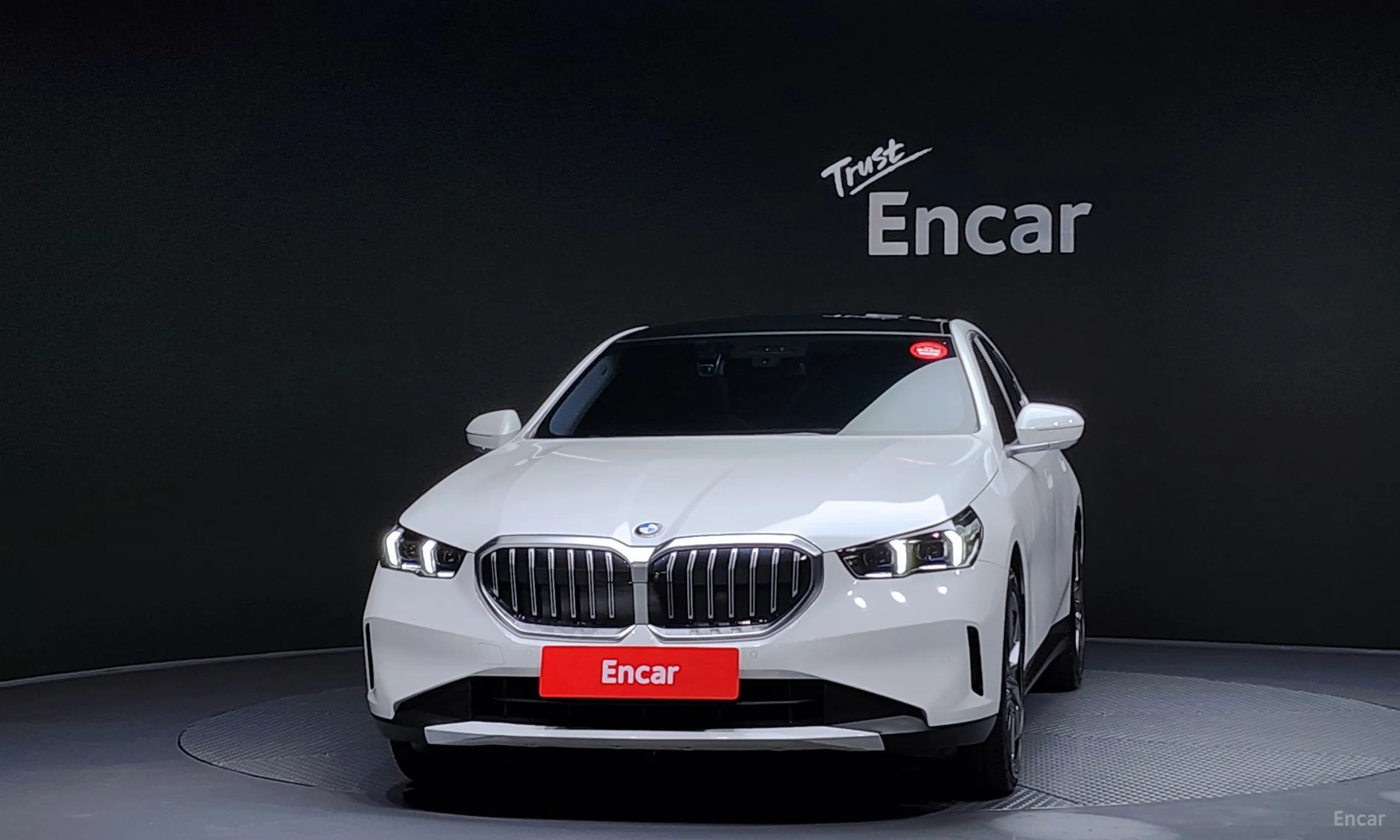 BMW 5 Series (G60) превью 3