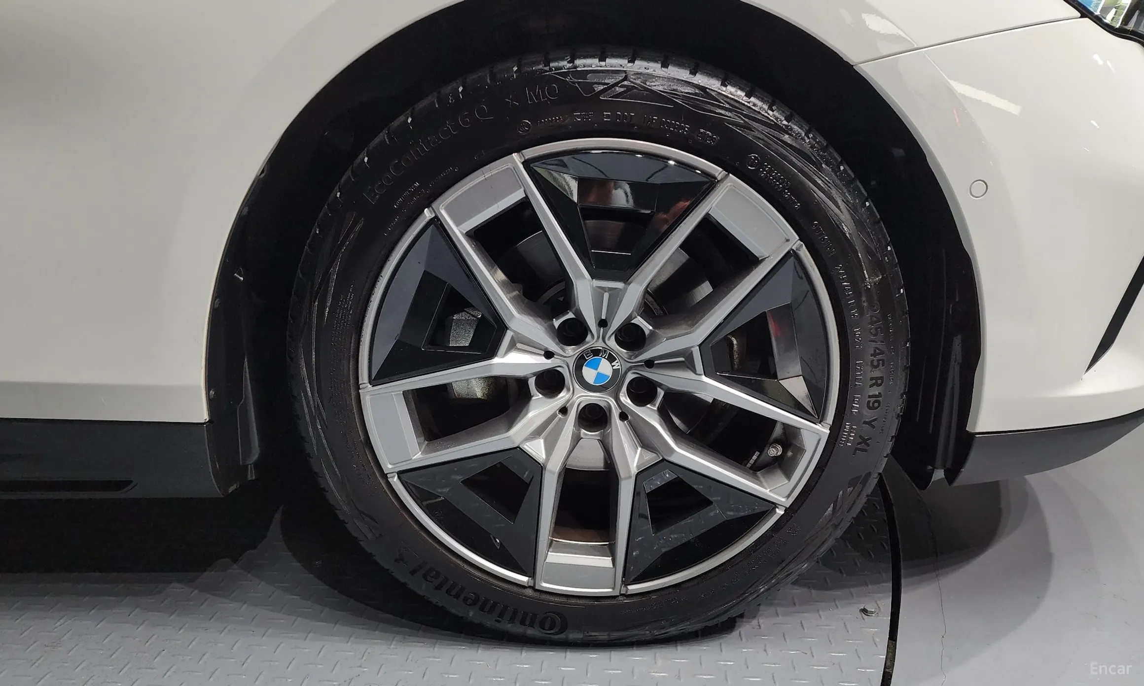 BMW 5 Series (G60) превью 5