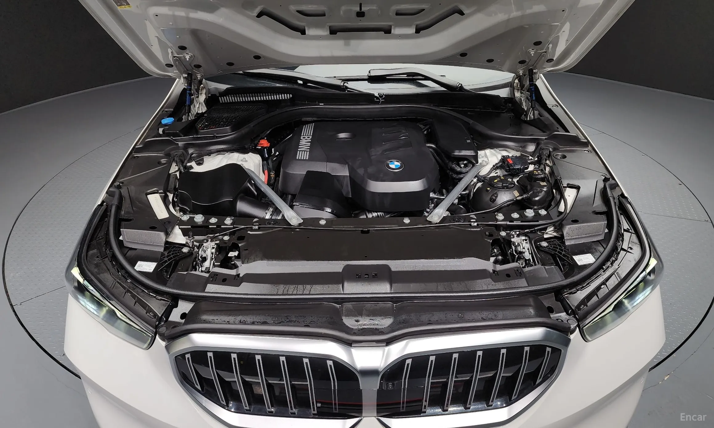 BMW 5 Series (G60) превью 6