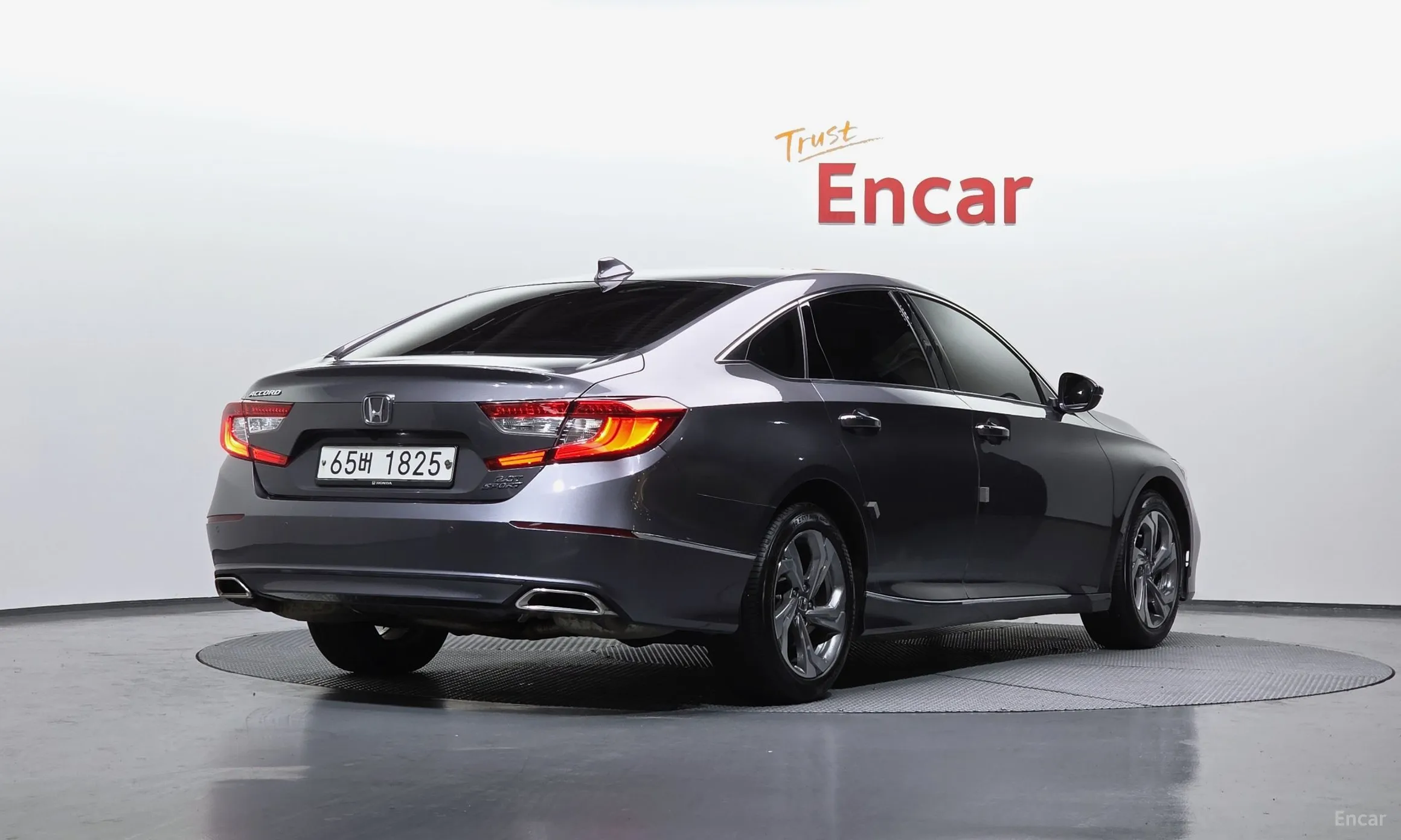 Honda Accord 10th Generation превью 2