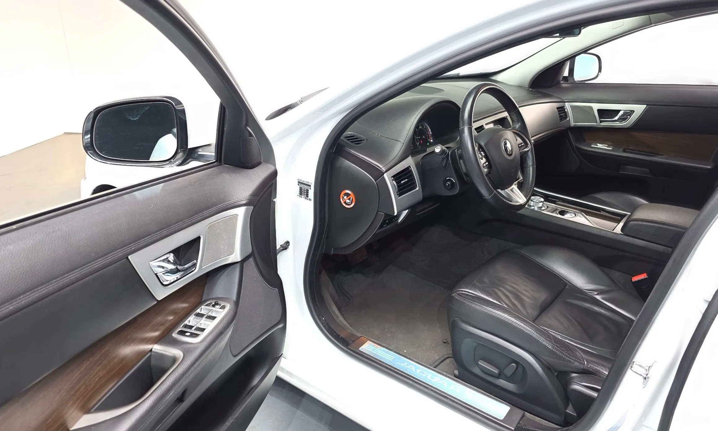 Jaguar New XF превью 11