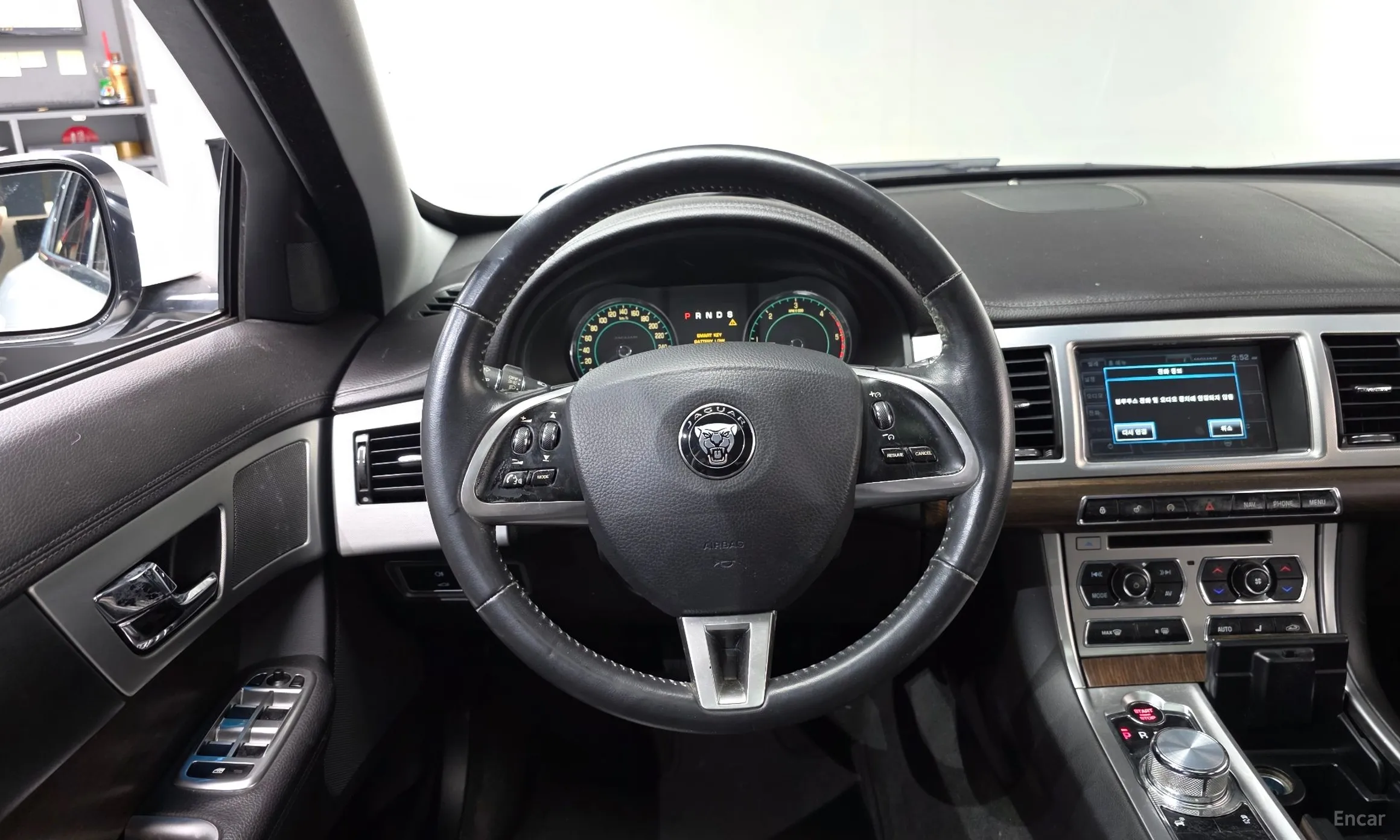 Jaguar New XF превью 13