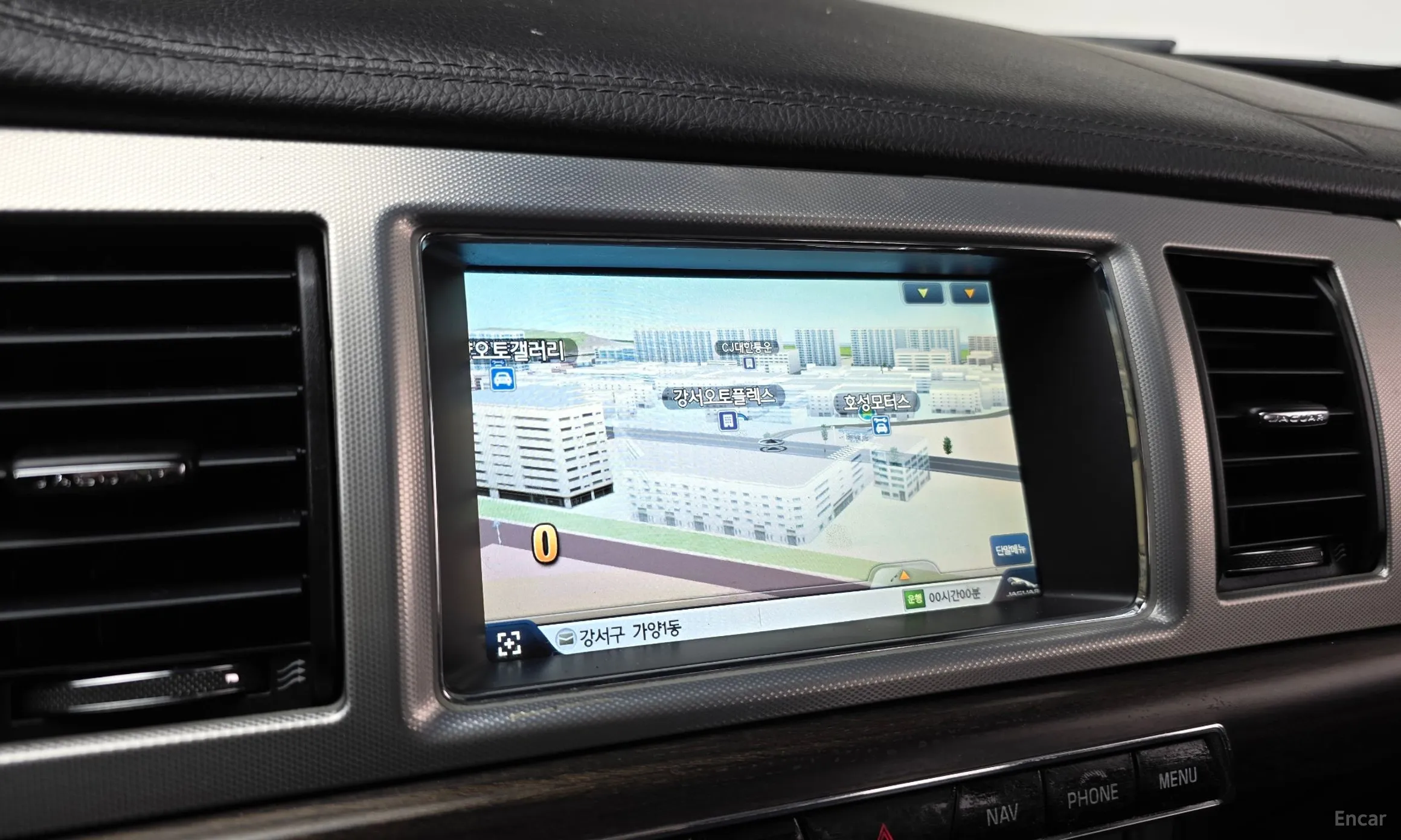 Jaguar New XF превью 14
