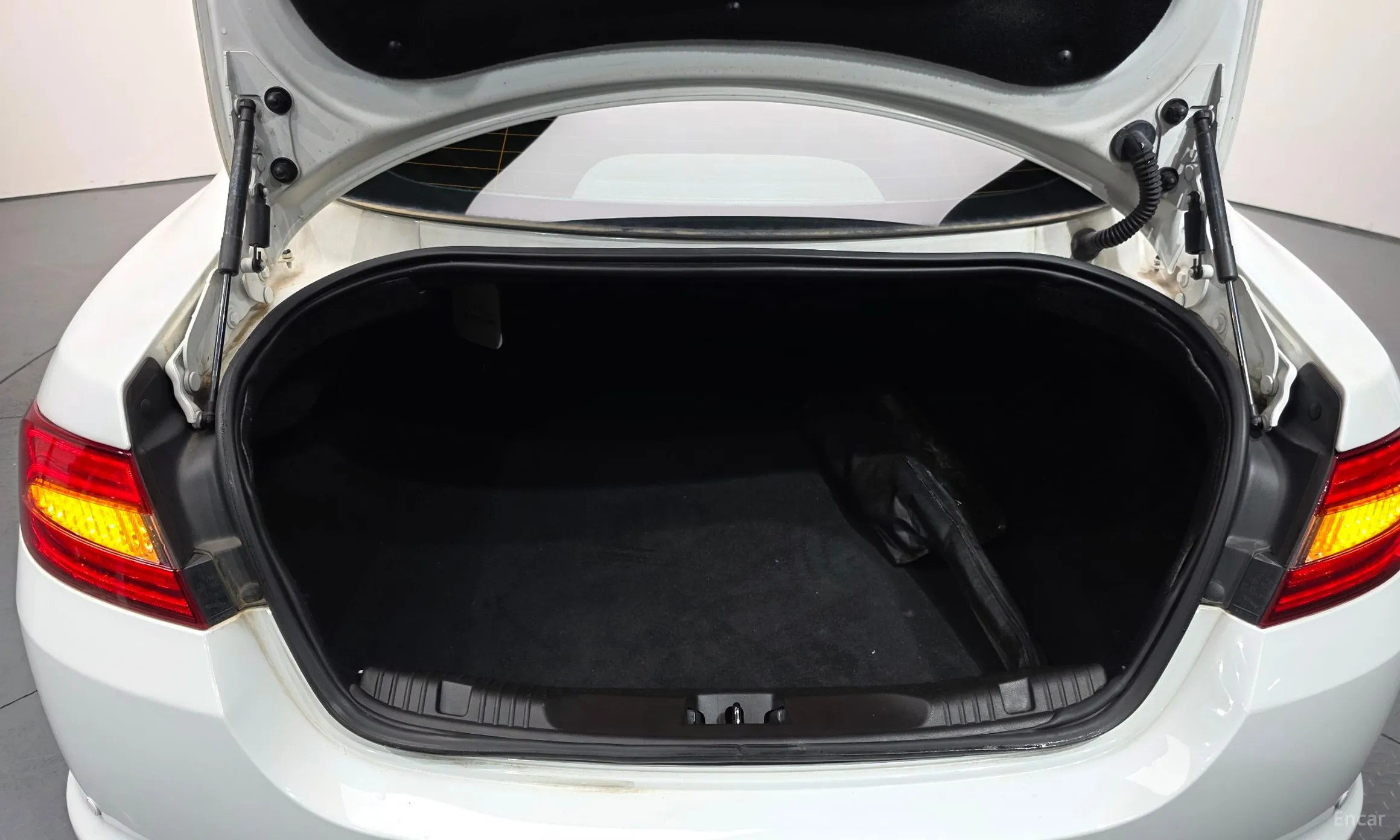 Jaguar New XF превью 20