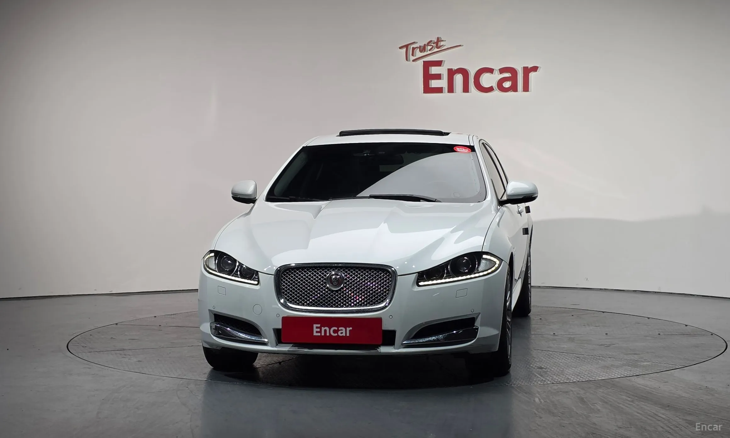 Jaguar New XF превью 3