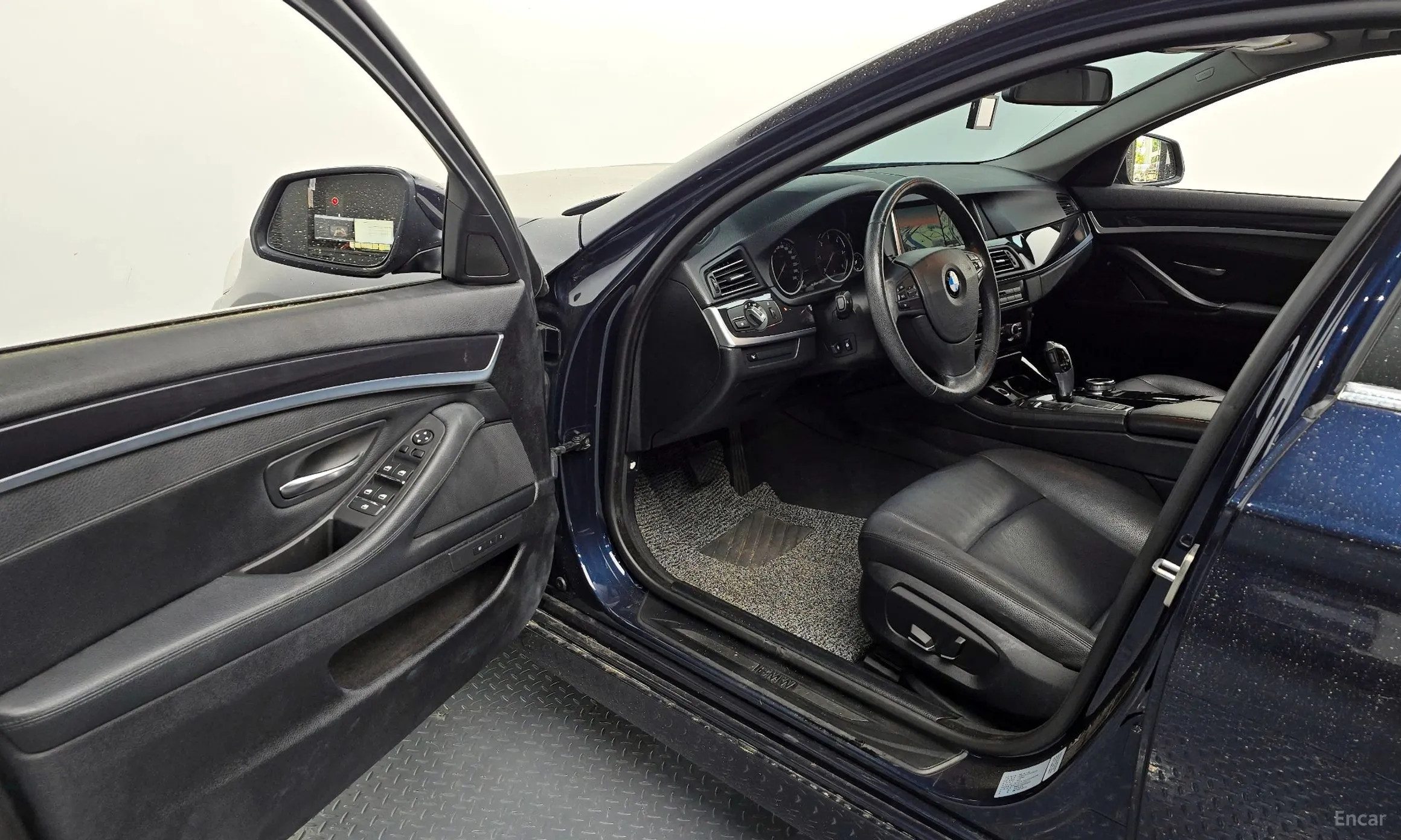 BMW 5 Series (F10) превью 10