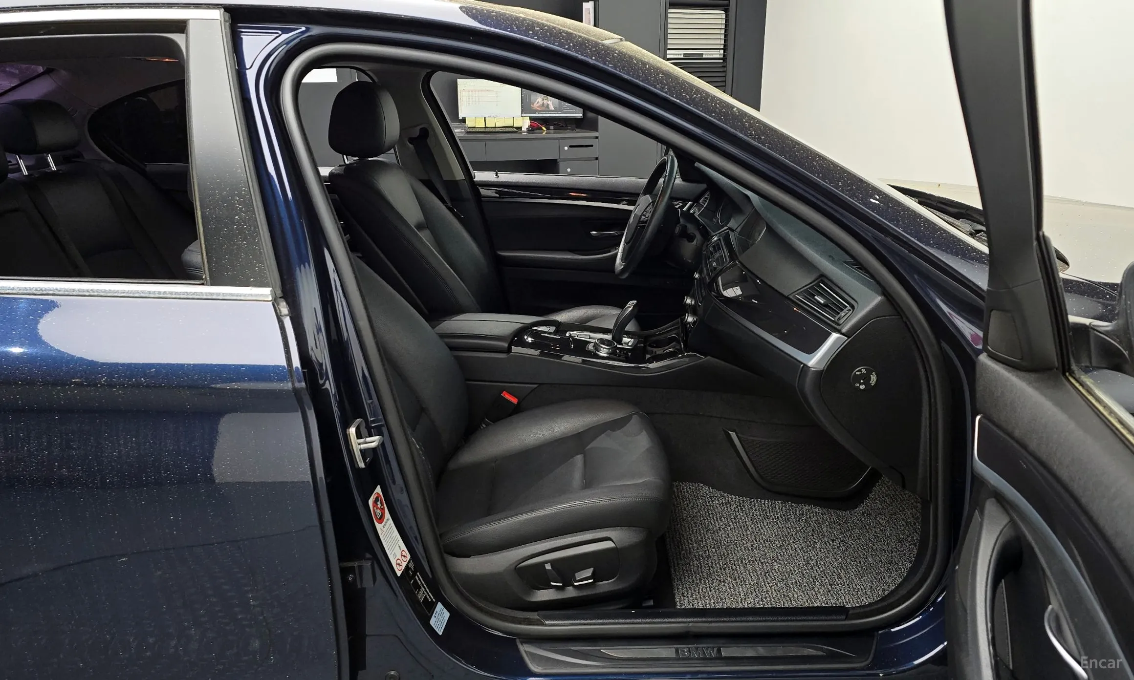 BMW 5 Series (F10) превью 11