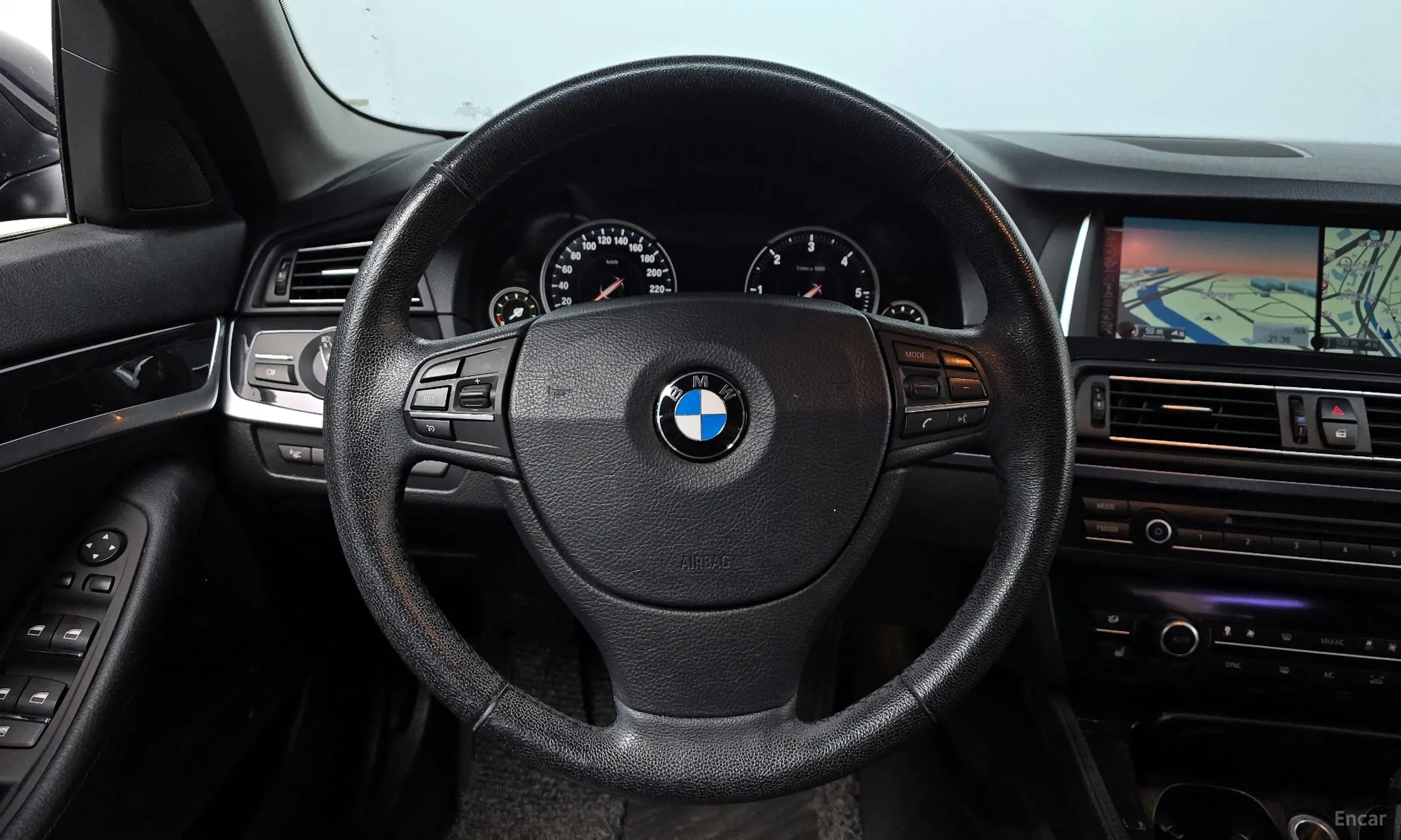 BMW 5 Series (F10) превью 13