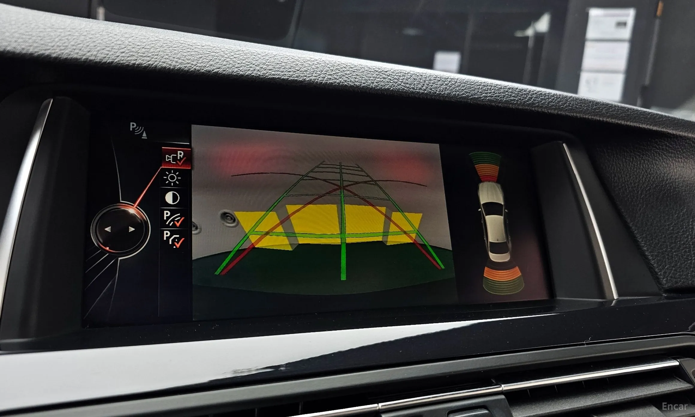 BMW 5 Series (F10) превью 14