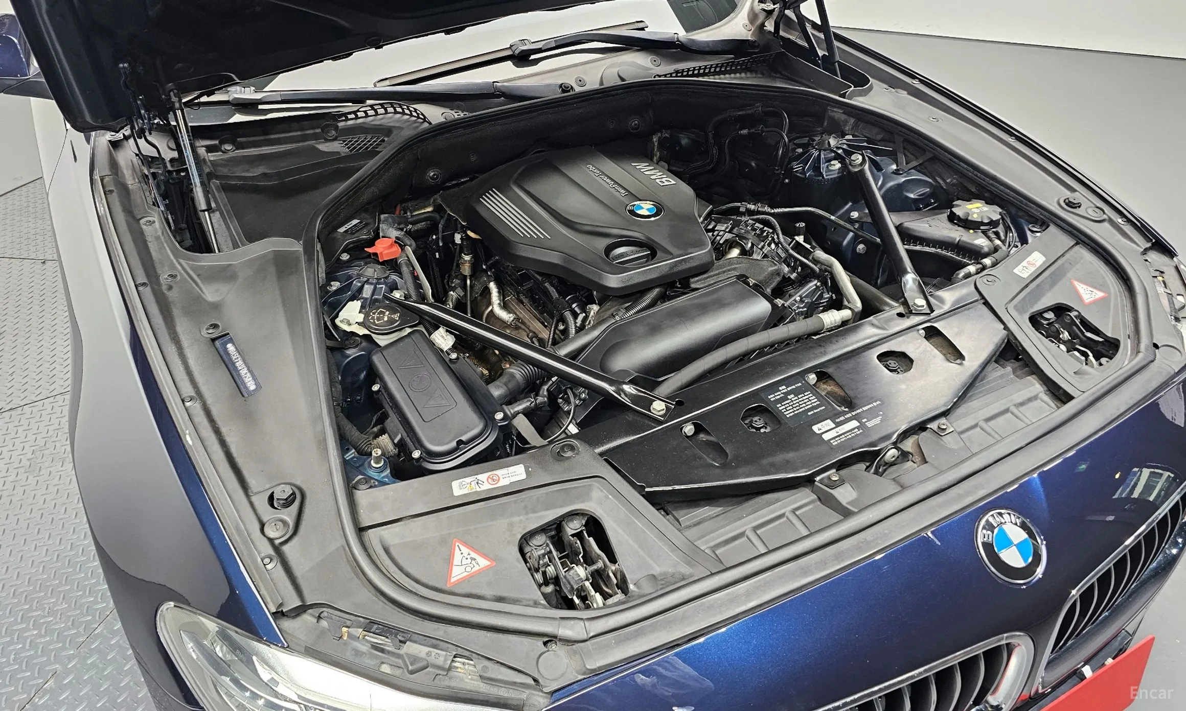 BMW 5 Series (F10) превью 6