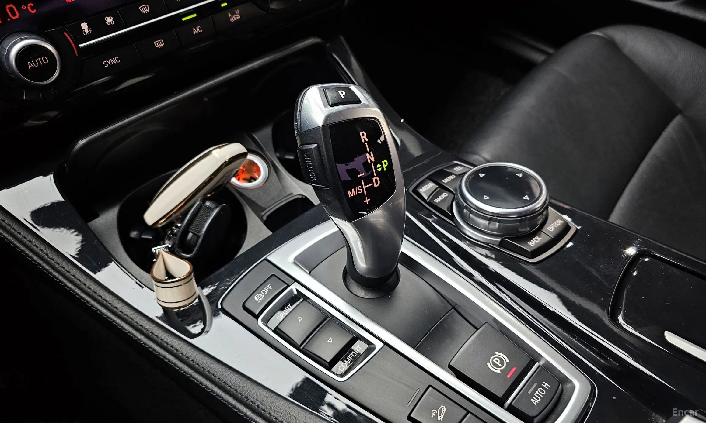BMW 5 Series (F10) превью 9