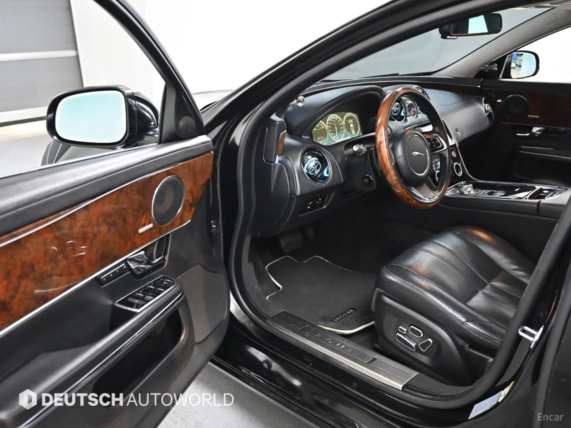 Jaguar All New XJ превью 11
