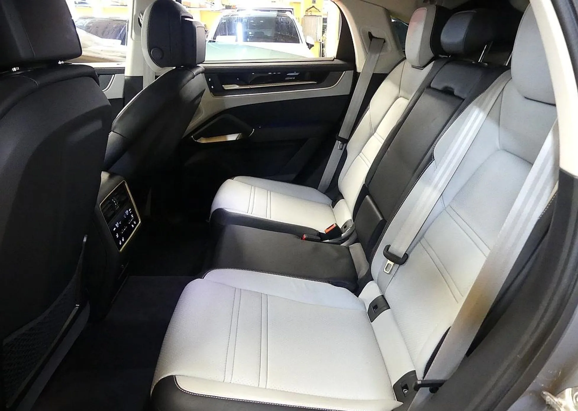 Porsche Cayenne (PO536) превью 16