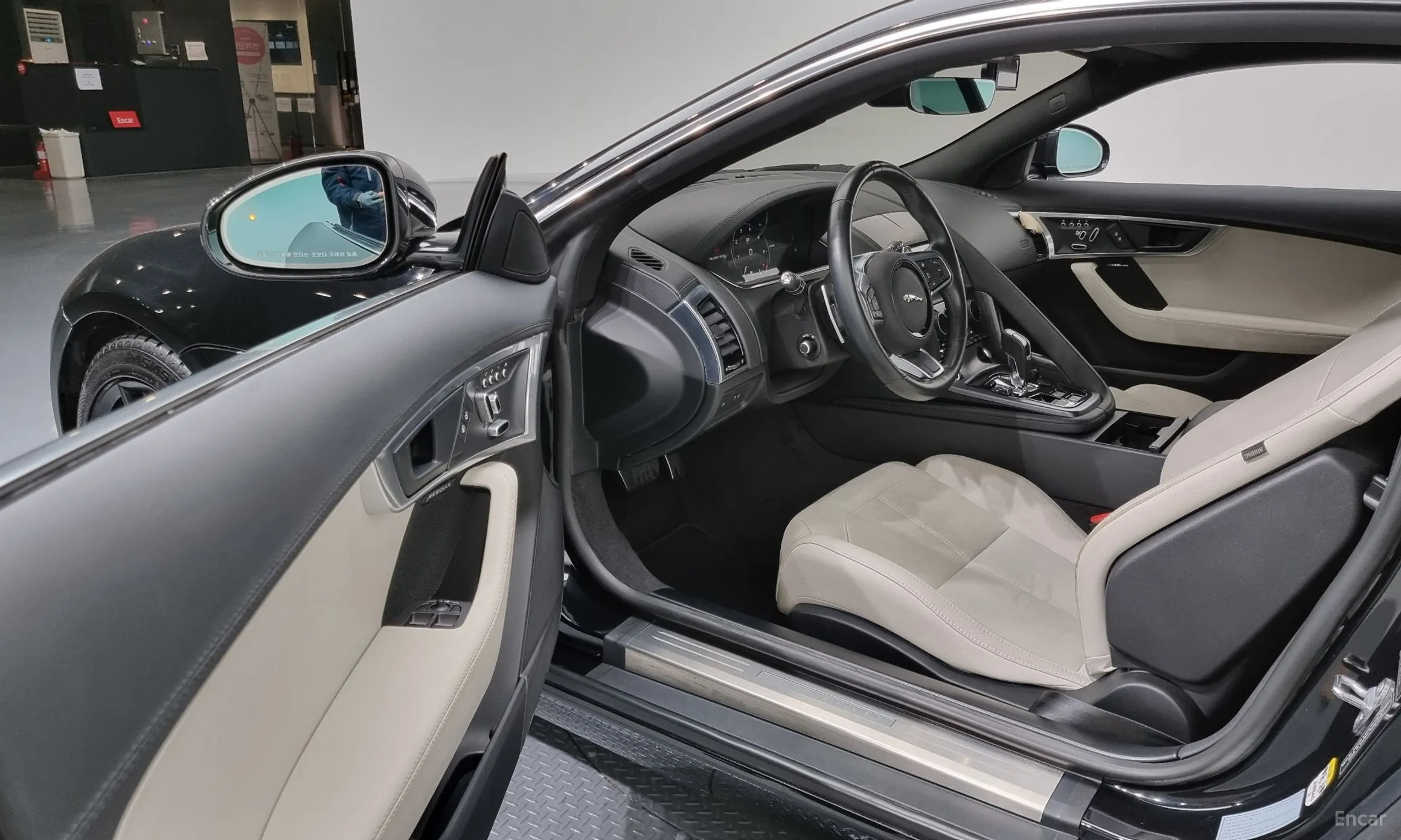 Jaguar F-TYPE превью 10