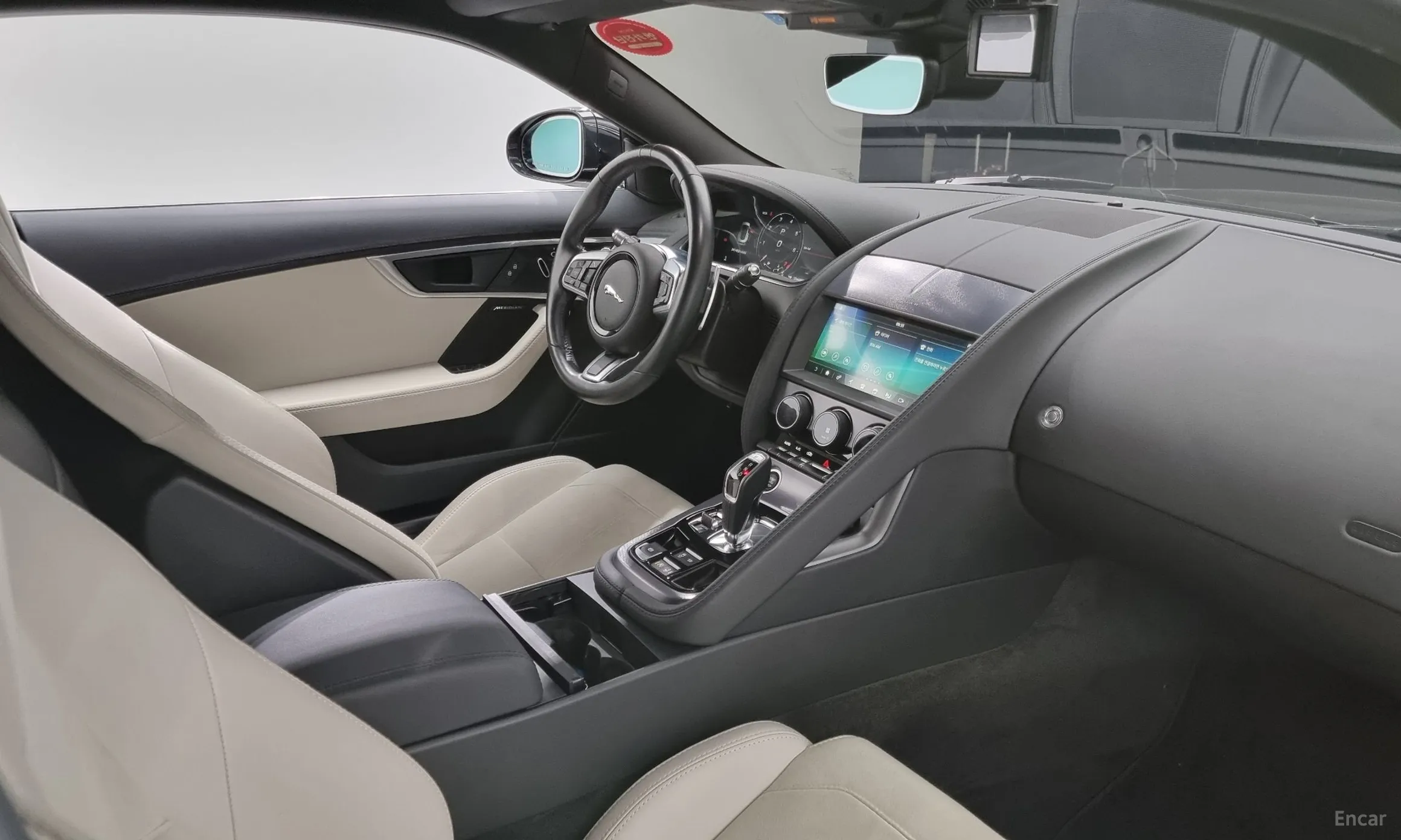 Jaguar F-TYPE превью 7