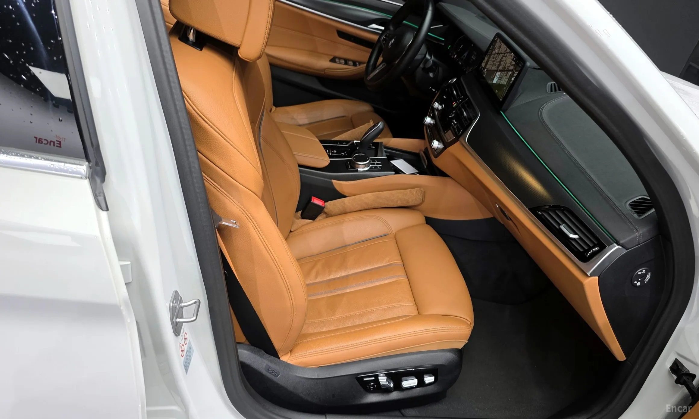 BMW 5 Series (G30) превью 12