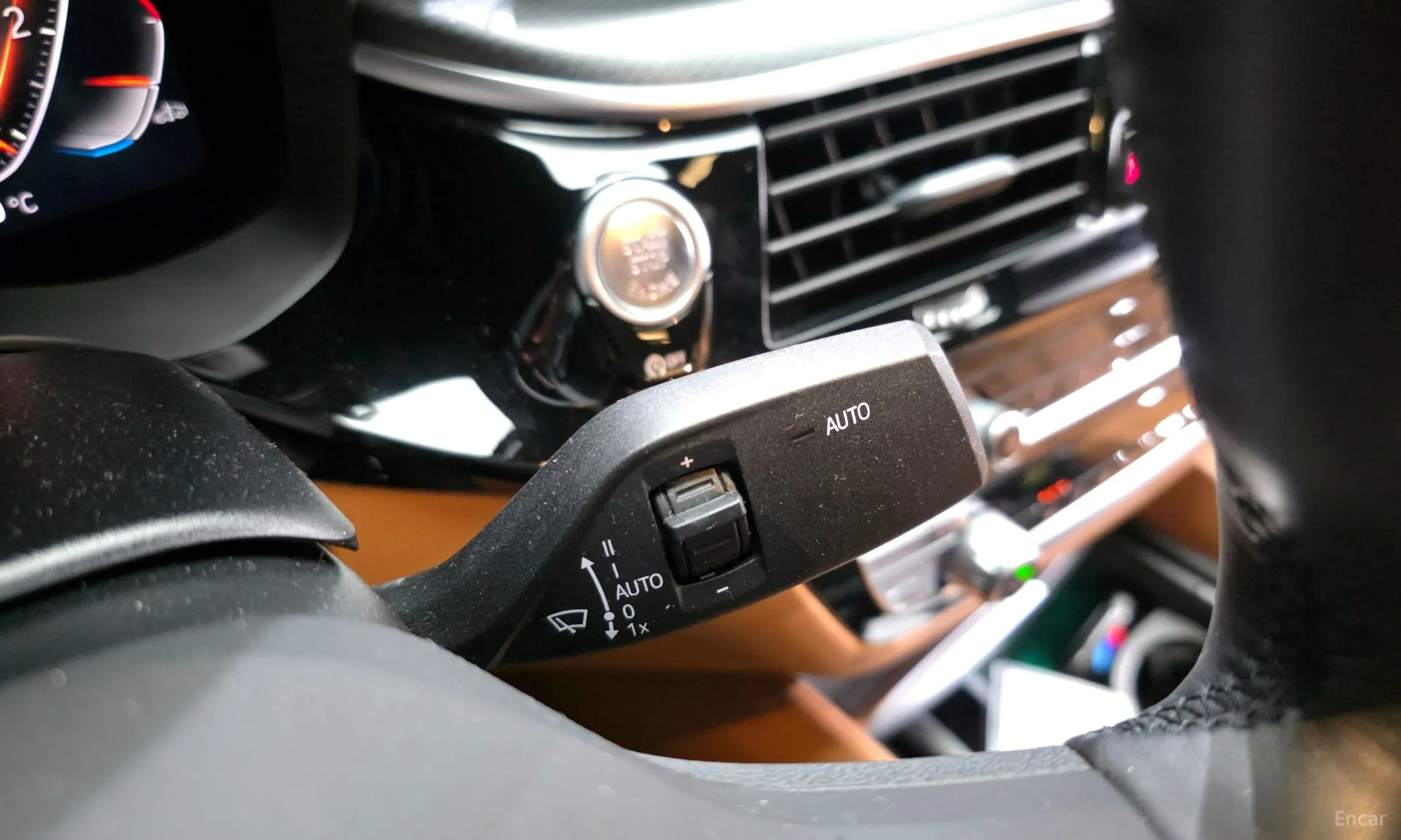 BMW 5 Series (G30) превью 14