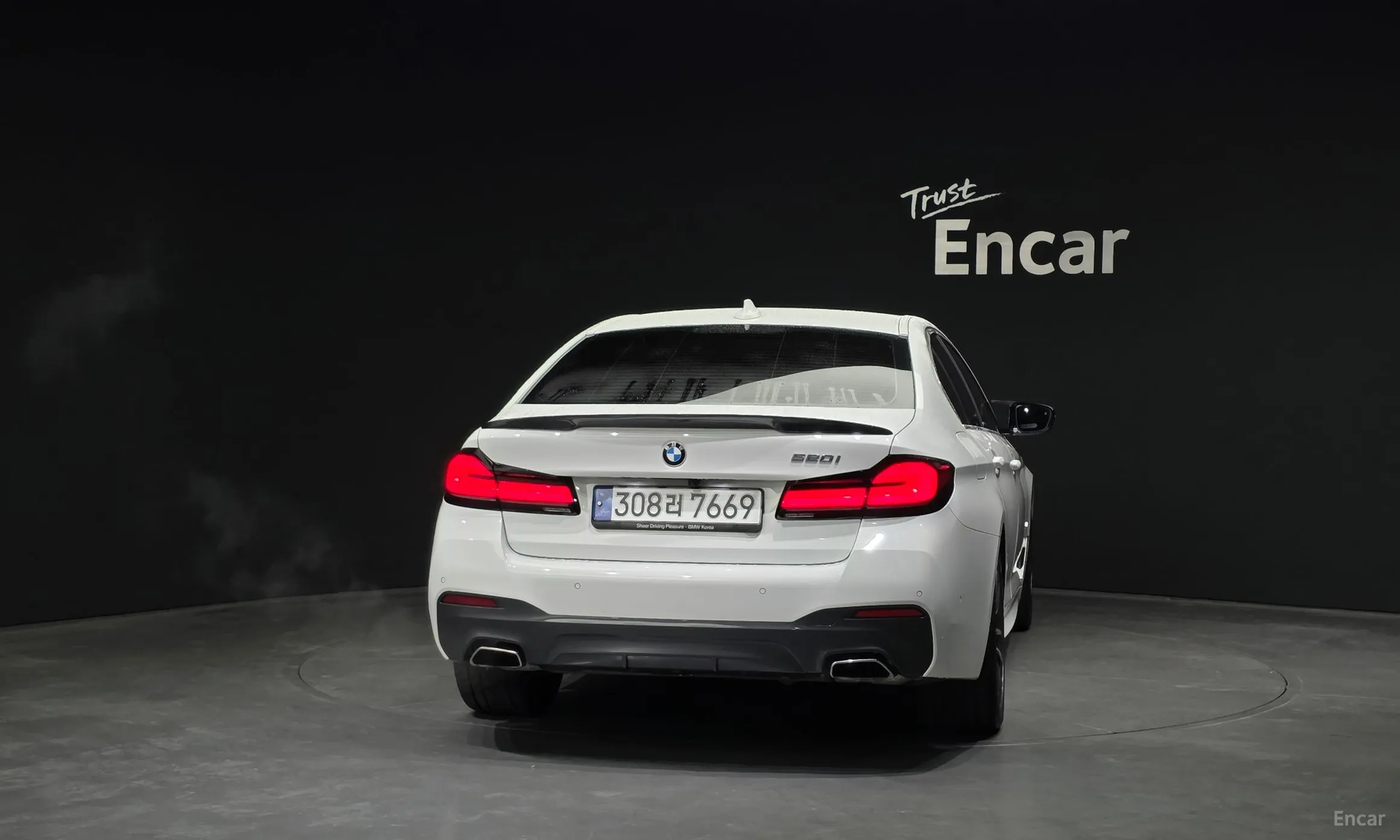 BMW 5 Series (G30) превью 4