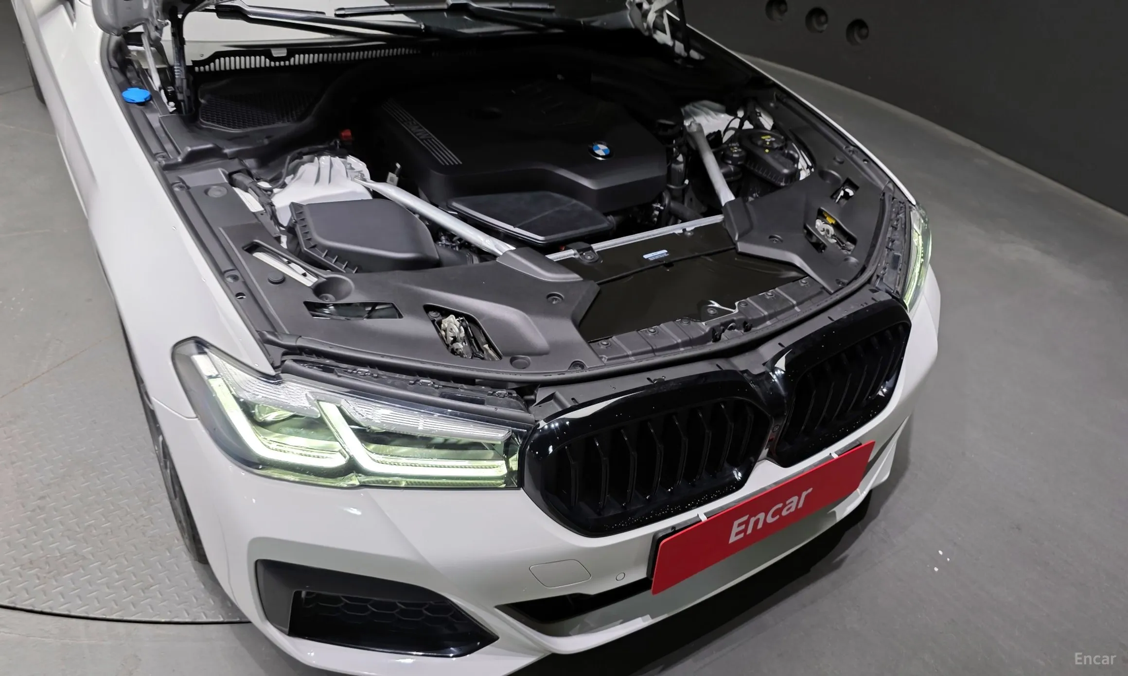 BMW 5 Series (G30) превью 6