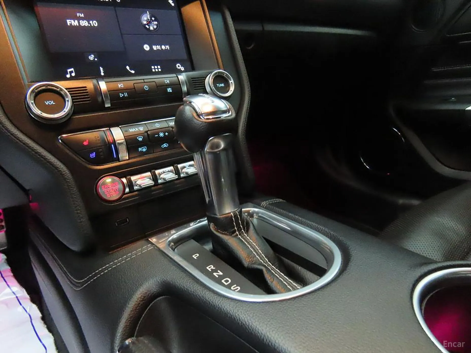 Ford Mustang превью 10