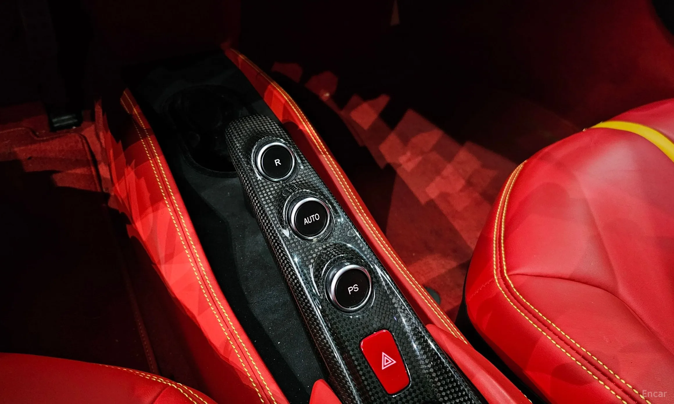 Ferrari F8 Tributo превью 9