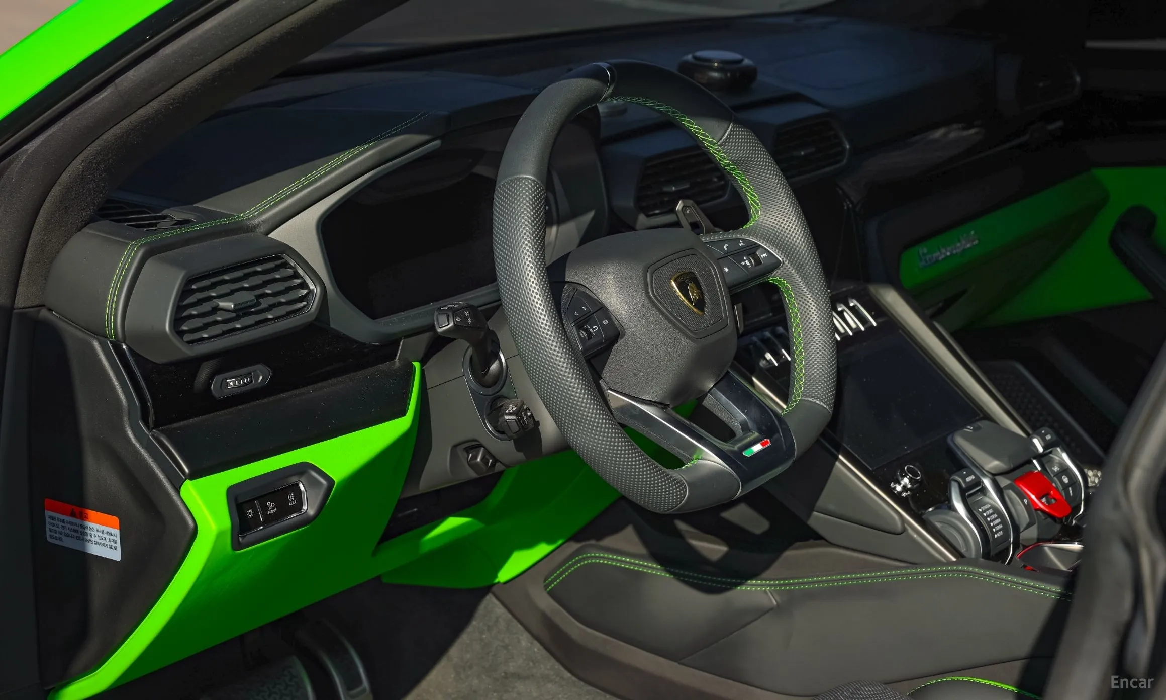 Lamborghini Urus превью 12