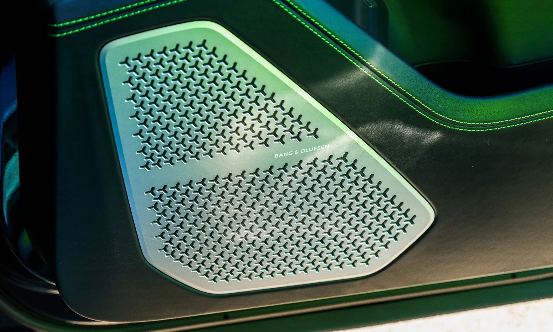 Lamborghini Urus превью 13