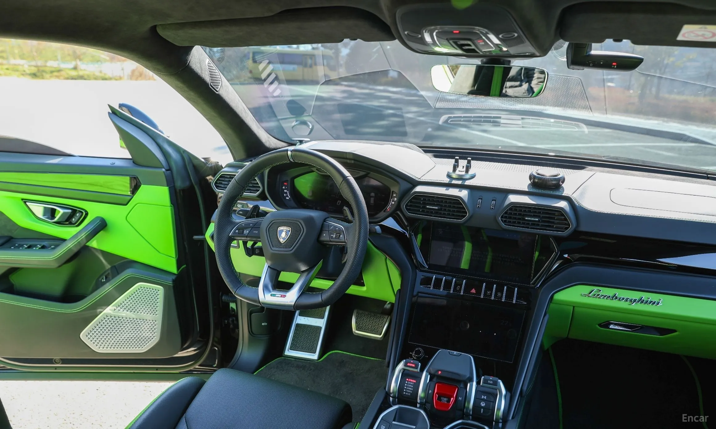 Lamborghini Urus превью 14