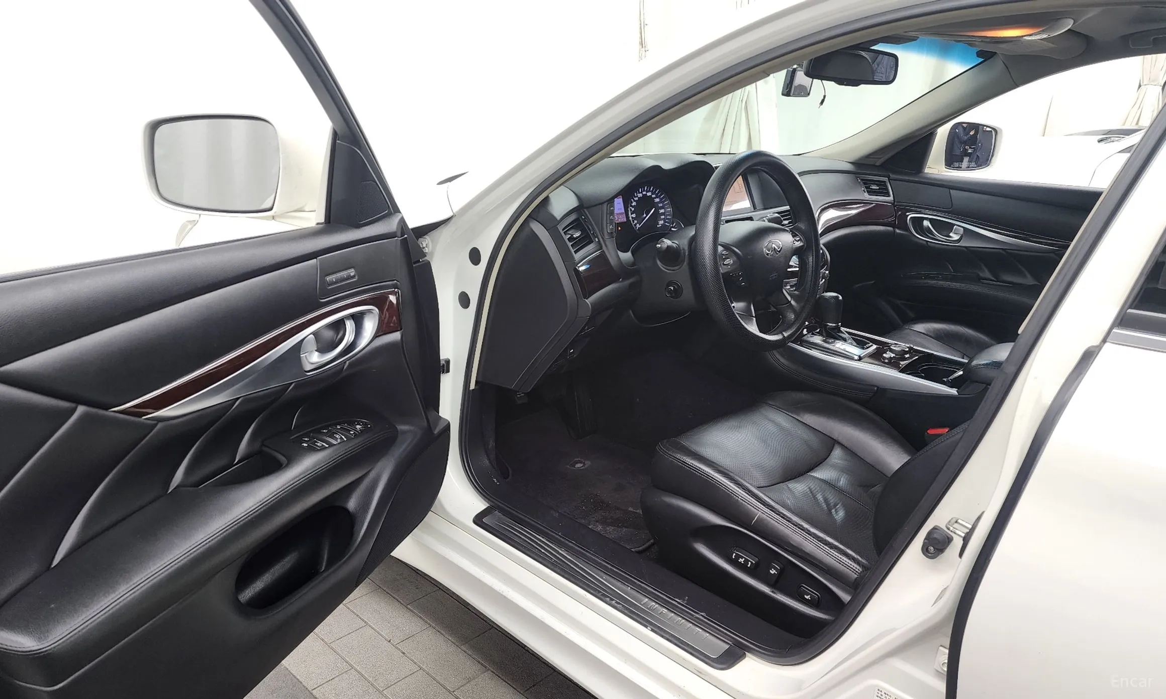 Infiniti M37 превью 10
